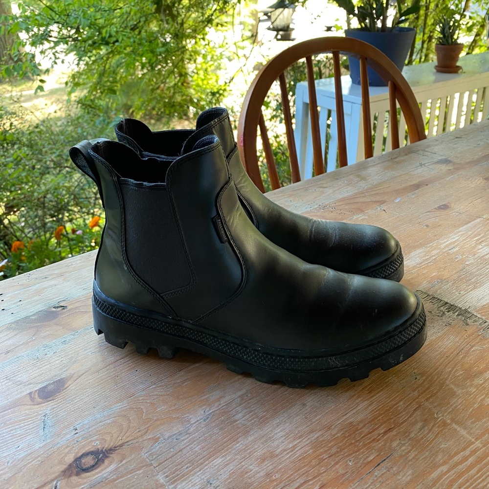 Palladium women’s chelsea boots black leather